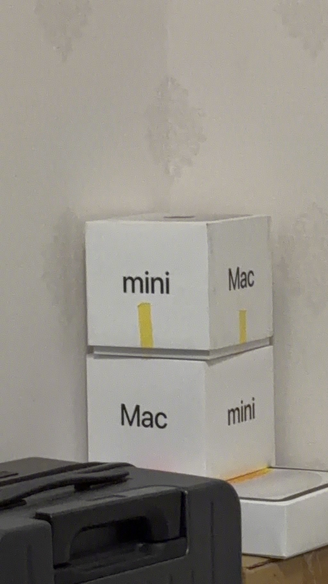 收了个过保的MacminiM4pro24+512，扩到4T。买了个华为智慧屏