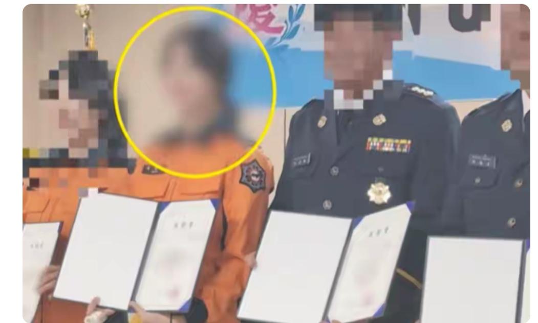 韩国女消防员，在被迫被上司要求陪酒，在KTV很晚回家，最后受不了，崩溃而自杀。