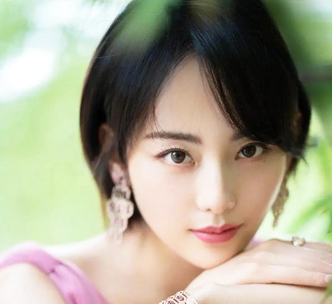 邵晴真的赢了张嘉倪吗？邵晴靠奉子上位嫁买超，看似阶层跨越，实际上付出一定代价的