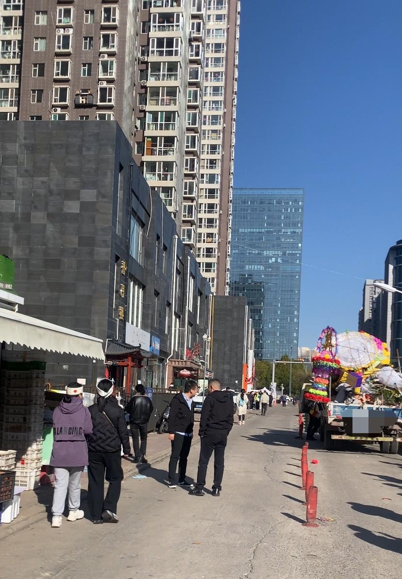 坐标太原，村里办白事，吃饭五天花了十万，还是小区外搭的棚子，乱七八糟又花了十万，