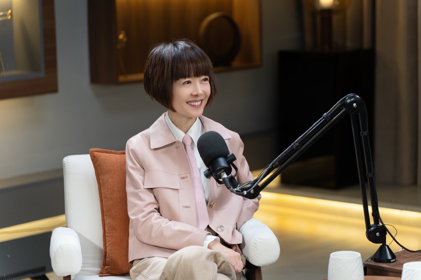 德爷一到北京便给自己买了条秋裤没想到看德爷学会的第一个中文词是“秋裤”！北京天气