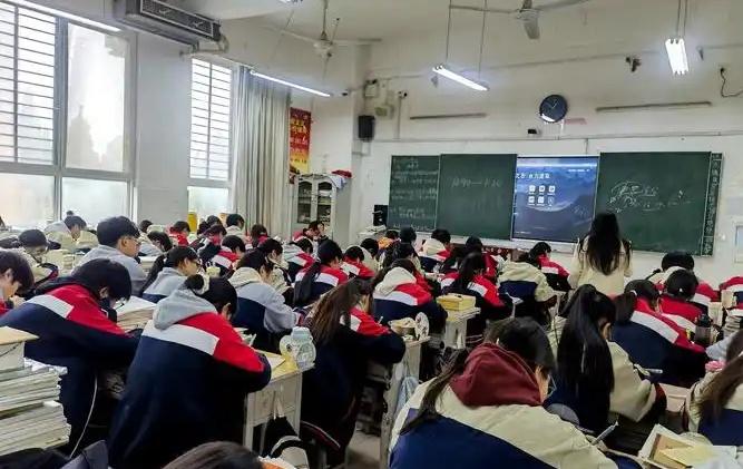 新高一开学一周，人已经累趴！到底各科该怎么学？这一周来过得比初三一整年都累，