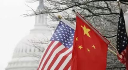 这些年来，总有人拿有钱人都去美国，来贬低我们的国家。只要你一反对，他们立刻就会抛