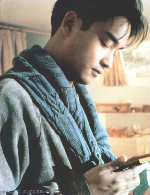 张国荣我的QQ空间还存有12张照片。最喜欢的歌是《沉默是金》《当年情》《风