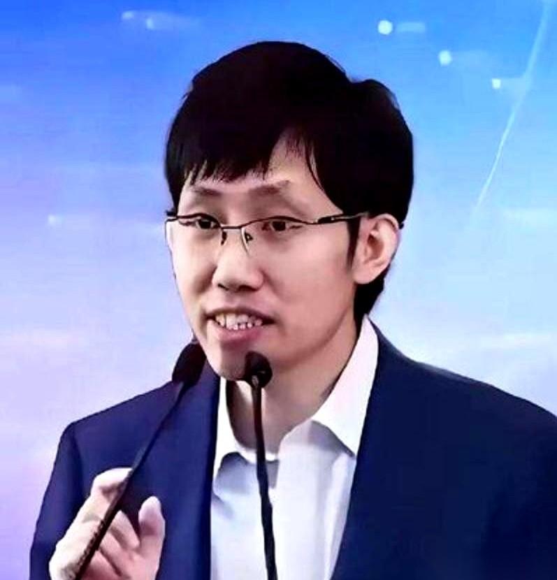 都说我们跟美国的AI差距，就一两年。我听了想笑。这不是时间问题，这是身份问题