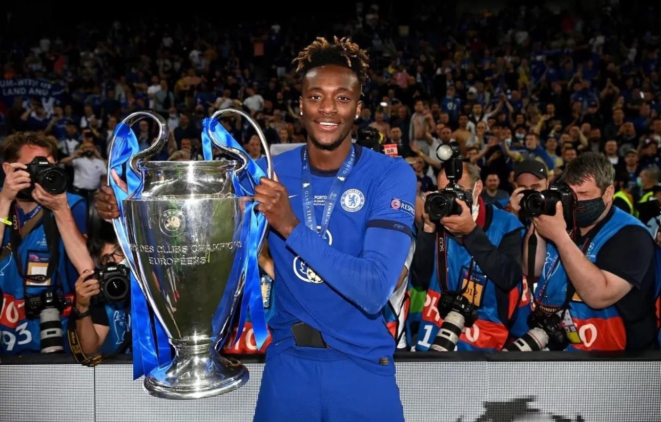 北京时间1月23日，转会专家罗马诺以标志性的“Herewego”确认重磅交易