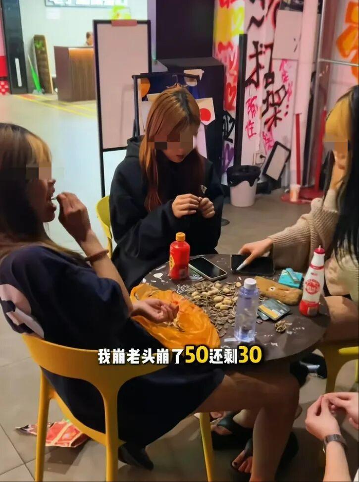 套路全开，彻底摊牌！4月28日山东最新消息，网络悄然兴起名为“崩老头”的新型灰