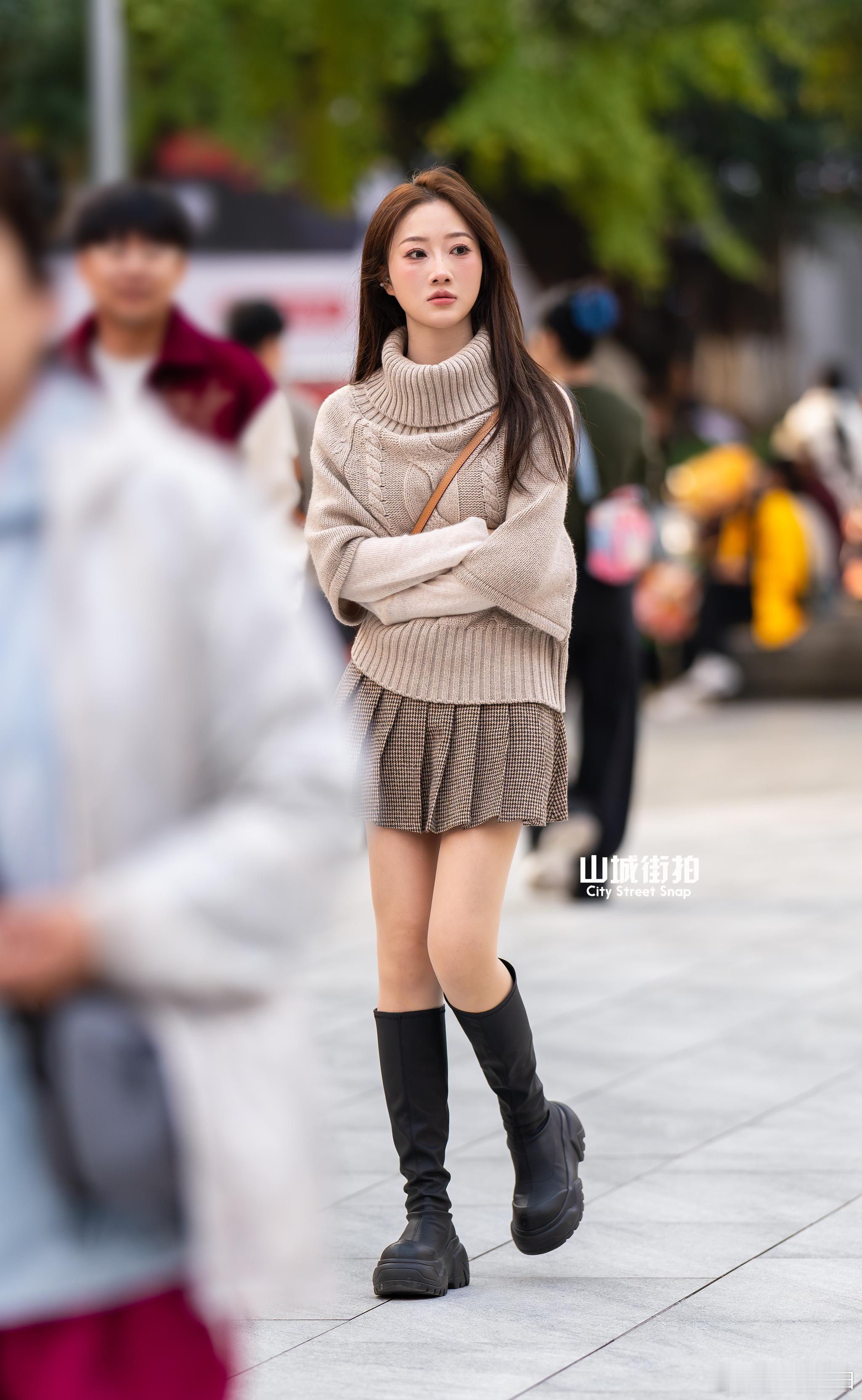 小姐姐在看什么~