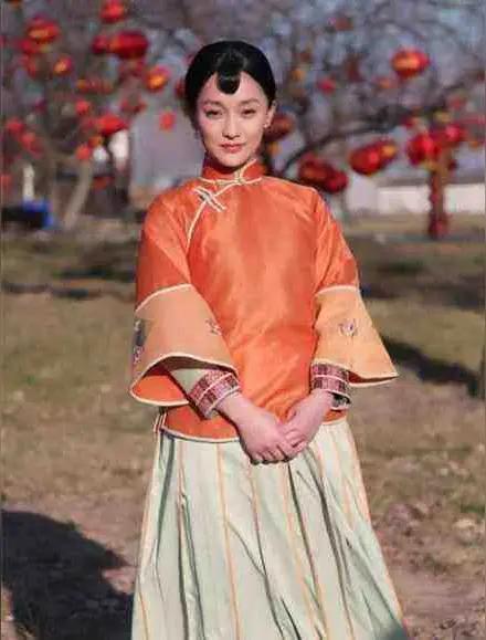 八九十年代的女演员，都是纯天然去雕饰的天然美女她们并不单是五官，是鲜活的生命力