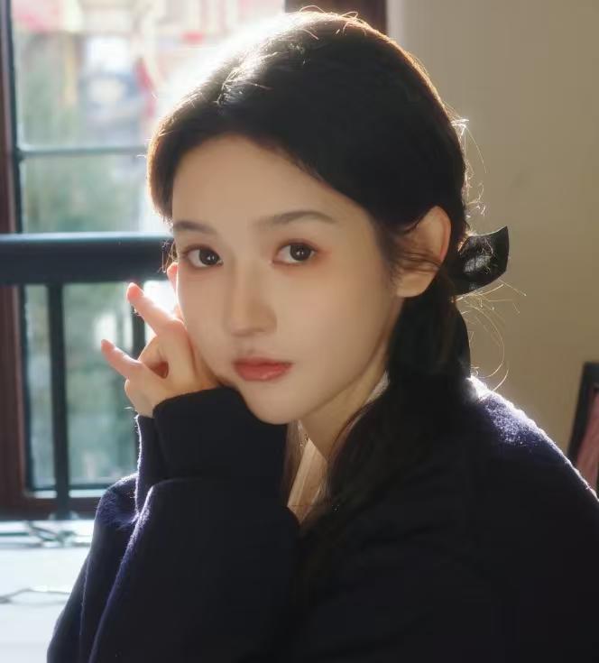 我忽然懂杨玏了，王玉雯虽说名头不大，但我敢确定一件事，就是她本人身上真有一股