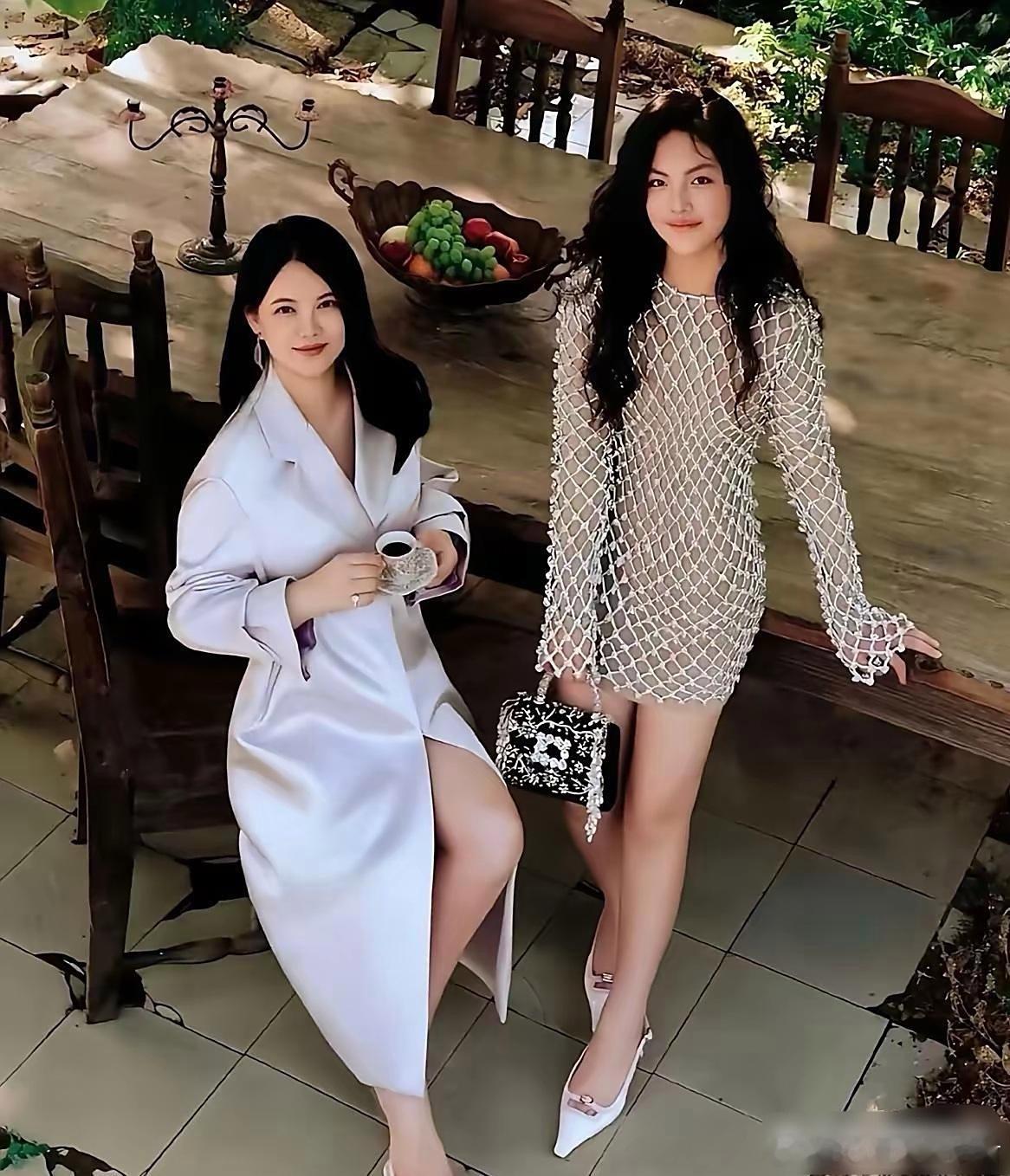 王诗龄才15岁，还是个少女，可李湘给她打扮得看着像个少妇，穿搭风格确实比实际年龄