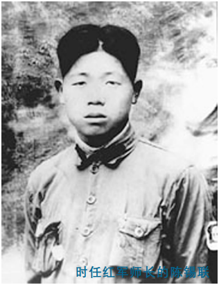 1929年，地主看到田地里的一个小工在偷懒，上去用鞭子将他抽的满地打滚，小工愤怒