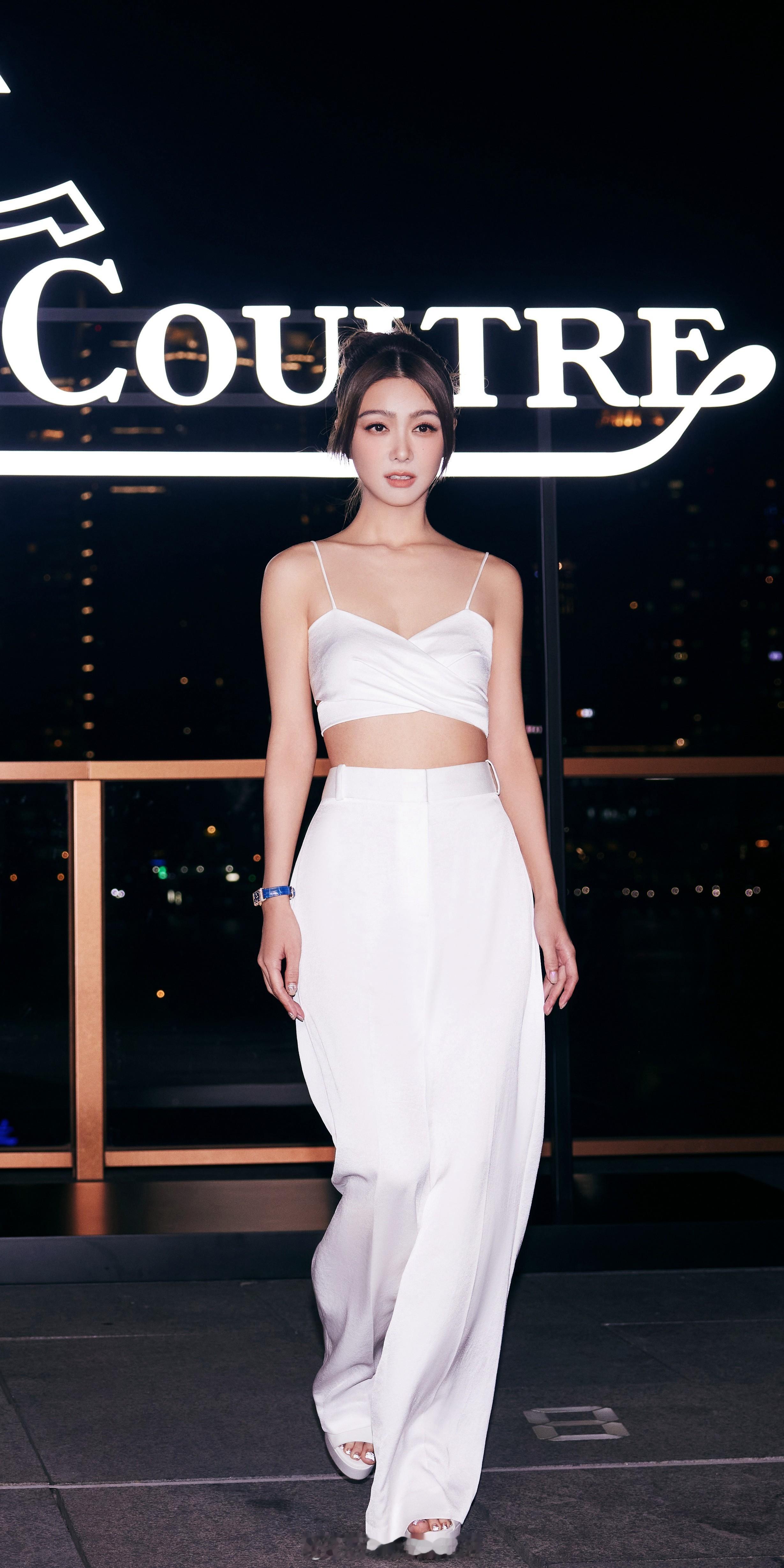 薛凯琪纯白至简精致优雅