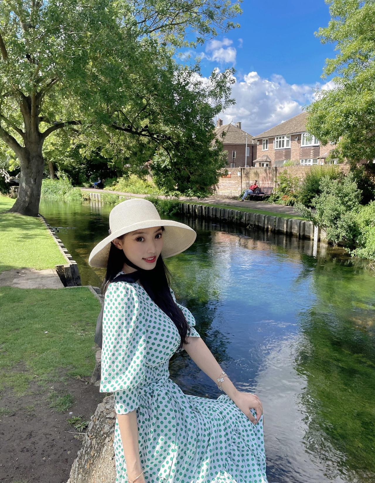 但自己可以活得精彩致每一个今天上热门穿搭享受大自然美女