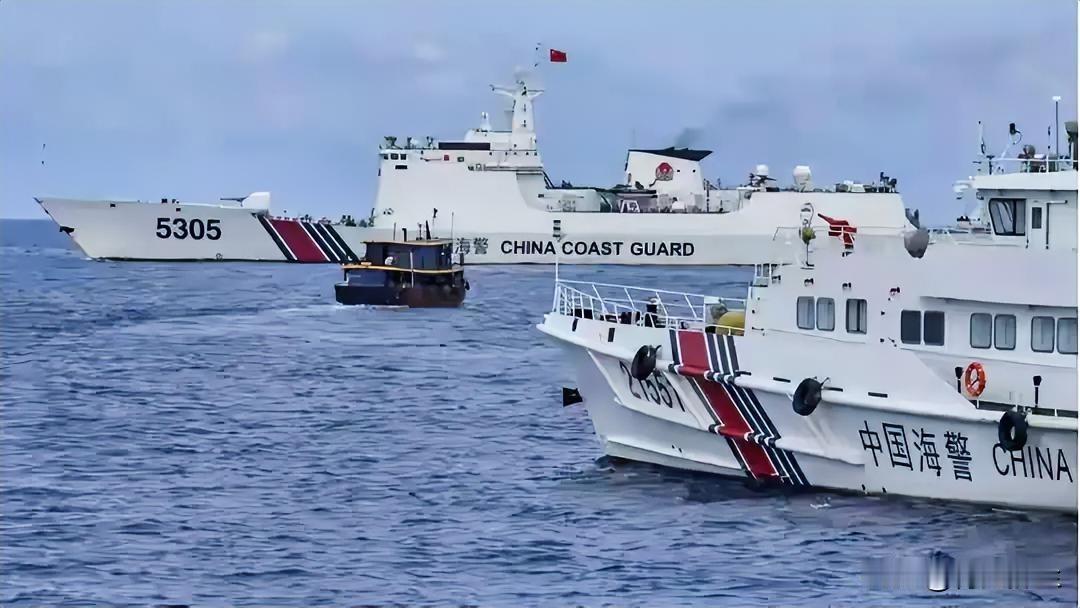 仙宾礁爆发对峙，菲方人员掏出长刀挥舞，中方喷射水炮驱离。关于南海局势，美方公开站