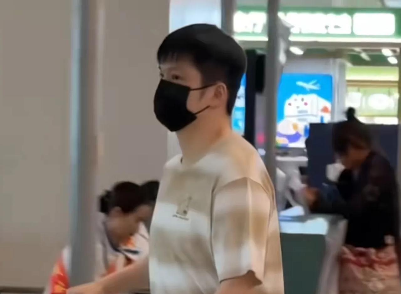 樊振东下半年赛程：7月底代表上海地产集团，出战乒超第二阶段比赛。8月末首