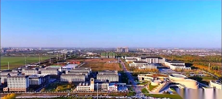 砸了30个亿，就为了建个大学新校区，你敢信？河北地质大学。6300多号人，今