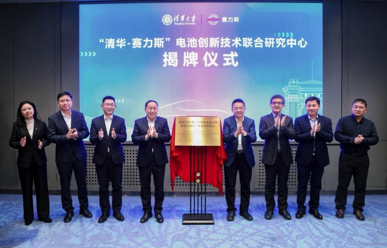 鸿蒙智行交出了历史新高的数据，问界5.1万也是历史新高，尊界，尚界这一高一低也是