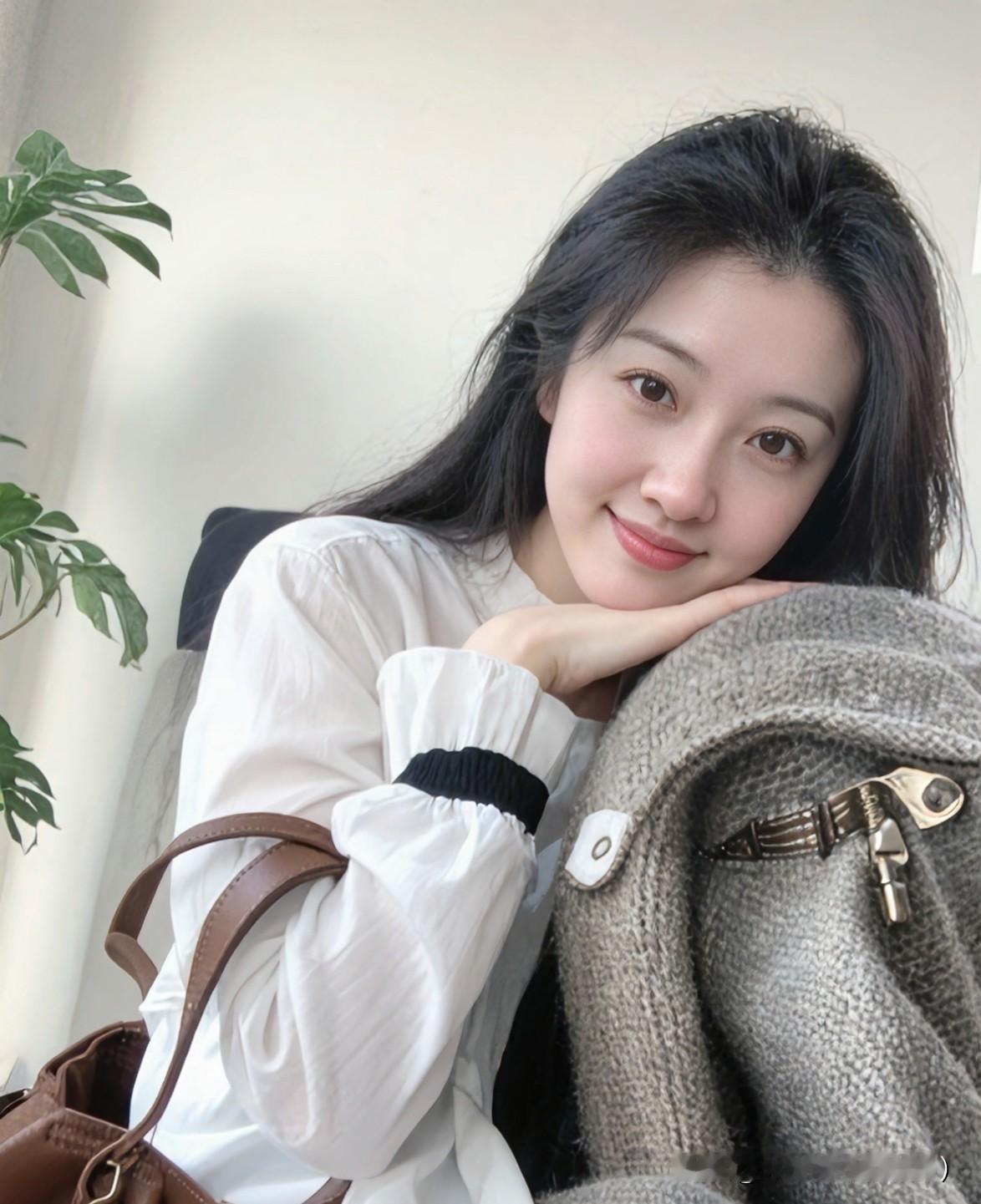 愿我们都能沉浸在被爱的暖意里，真切感受到生命的美好。这份美好，并非单向索