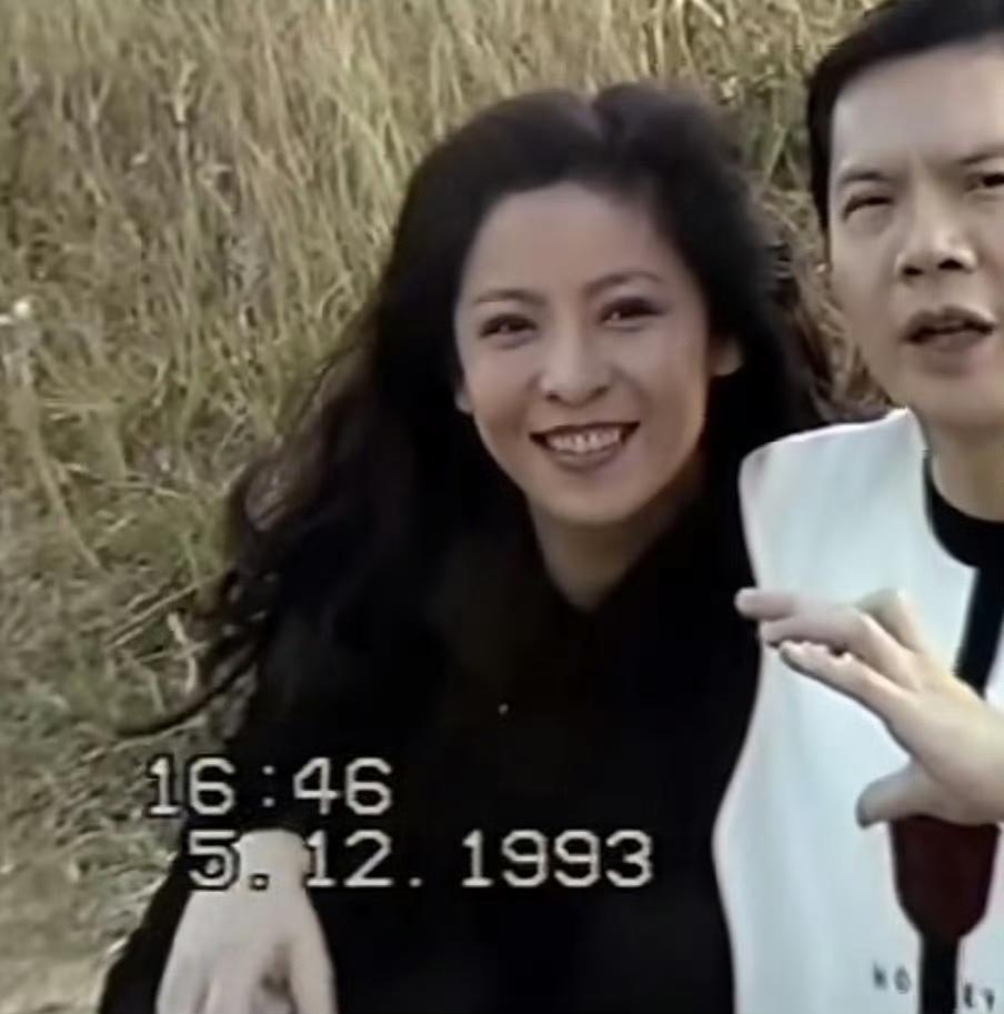 ​向太在社交媒体自曝20多年前曾患脑下垂体瘤，治愈后内分泌受影响，导致整个人一直