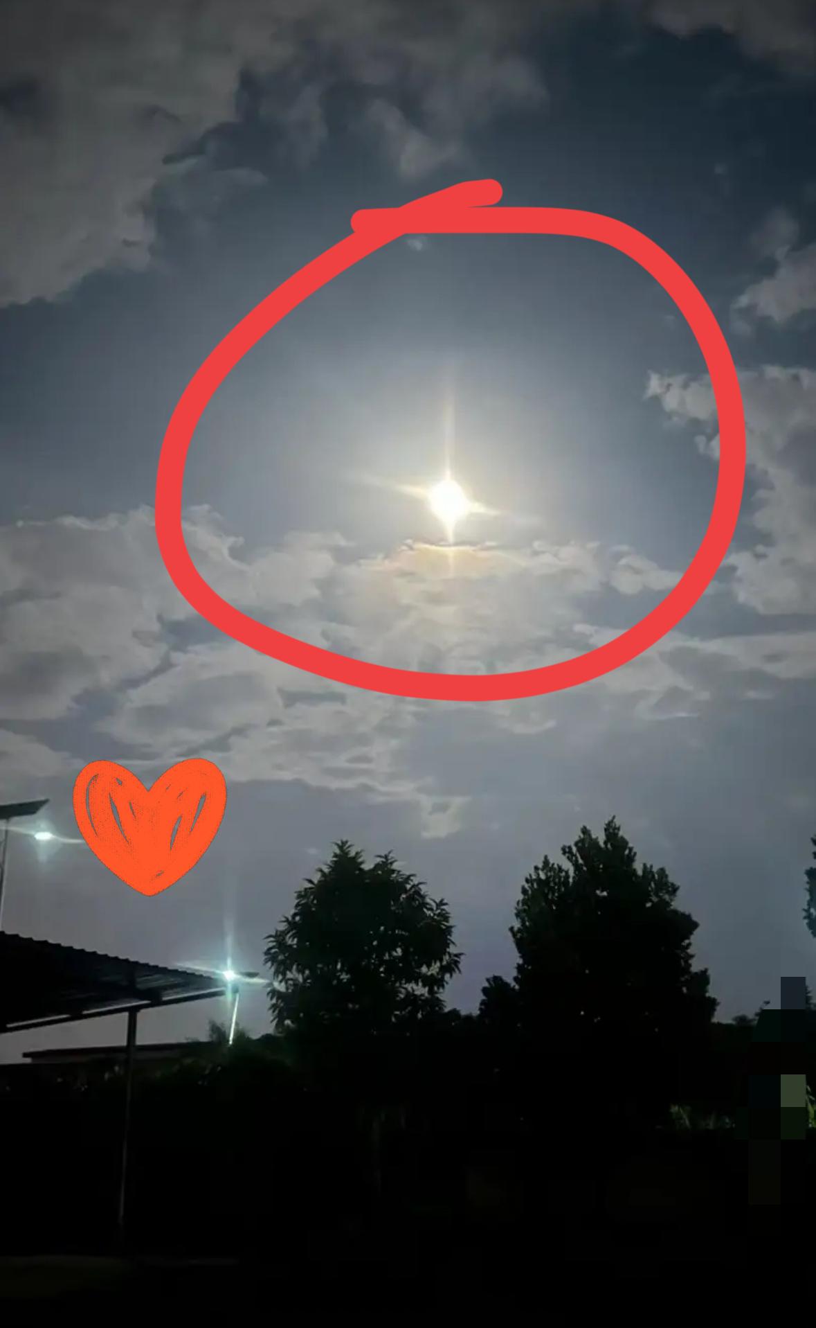不知道是他悲哀还是我该悲哀。早上六点的开门声，一夜未归的他，竟然还回来了！