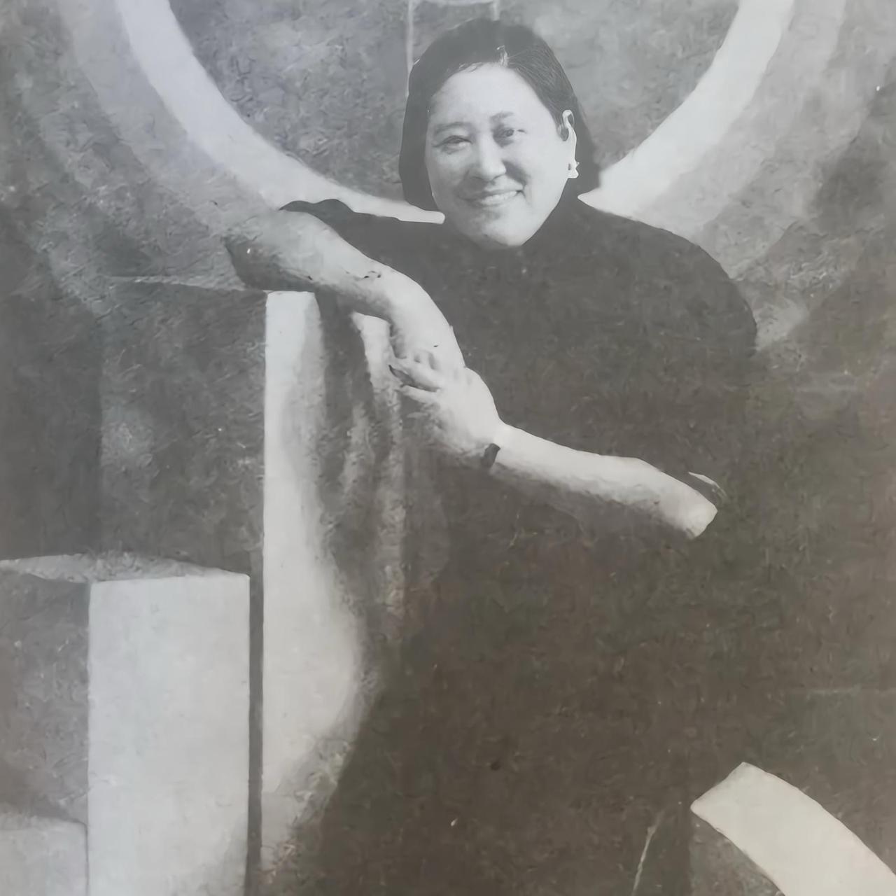 1935年，一个女子走到孙传芳身后，突然掏出手枪，朝着孙传芳连开3枪，一枪打中脑