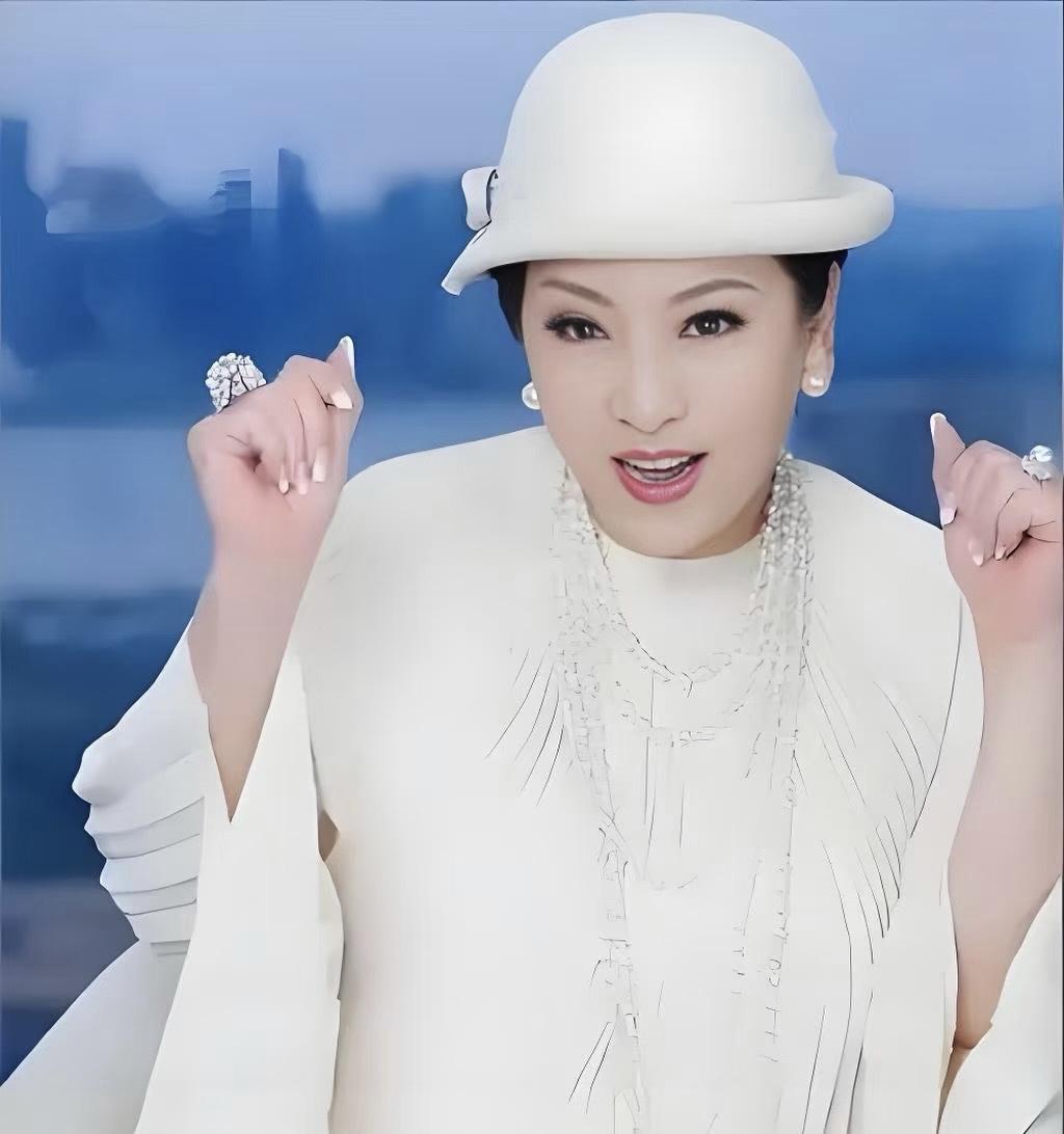 男人一旦过了25岁，就是65了，这个梗一抛出来，向太就说：那我老公真的很