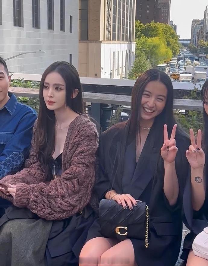 脸的大小在绝对美貌面前不值一提
