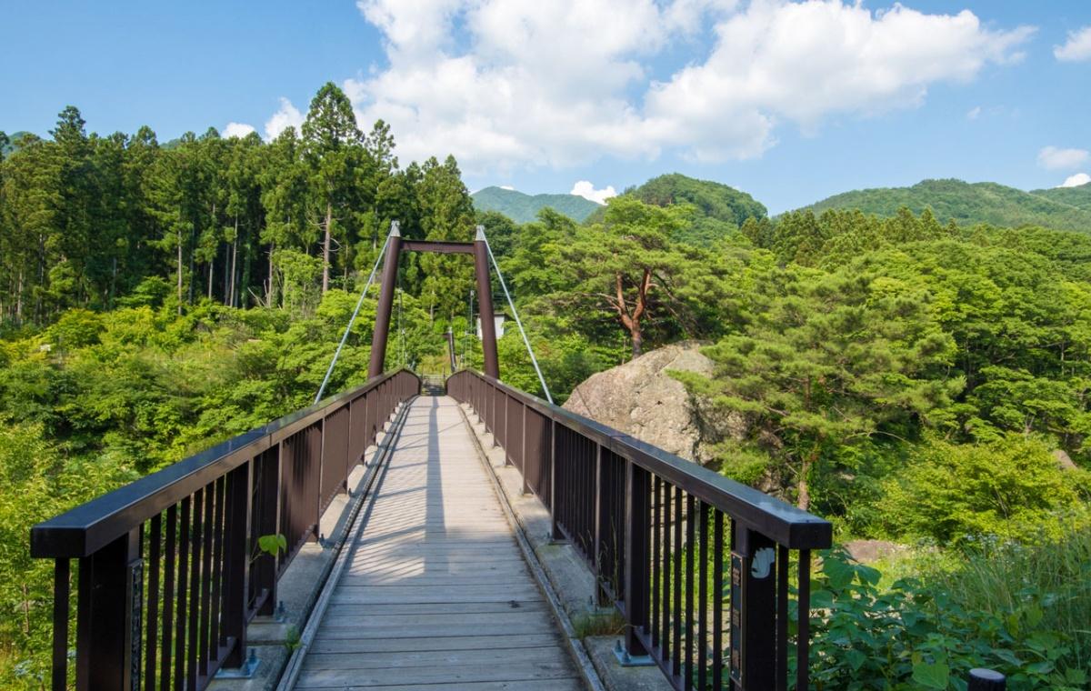 【諏訪峡遊歩道（群馬県・みなかみ町）一日游】行程亮点：諏訪峡以峡谷溪流与原始森
