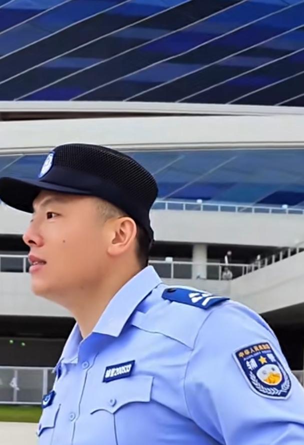 辅警职业年金目前没有全覆盖，只有少数地区在试点！‌职业年金法定覆盖范围为‌机