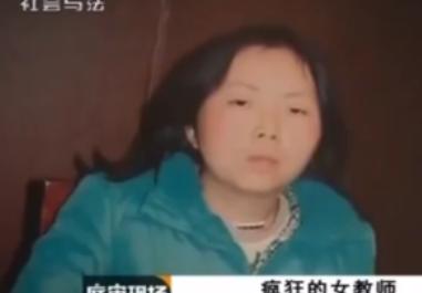 “老师，你身上好臭。”一句天真的抱怨，让女教师的笑容僵在脸上。第二天，她把男孩带