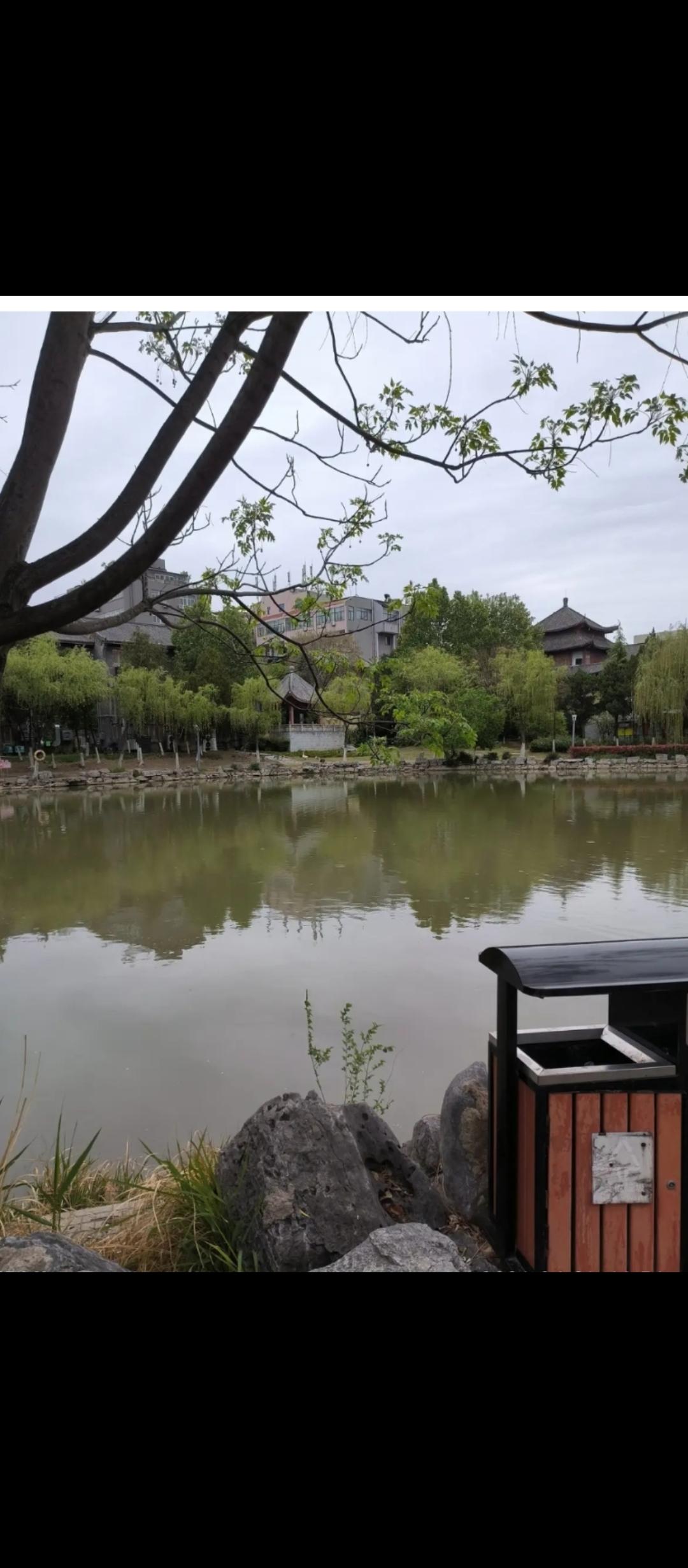 给男同胞的两点建议：1.如果你和特别好的女朋友发生过“关系”，过后她故意远离你