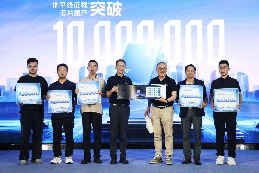 成都车展上，地平线正式宣布征程家族的车载智能芯片，就是我们经常听到的J系列，芯片