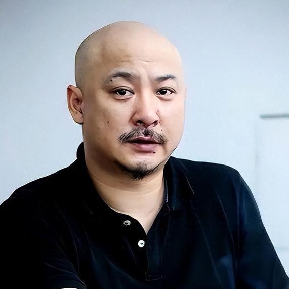 王全安这牌打得稀碎！连续三天嫖娼，一次还找俩，800块就把柏林金熊导演的光环、与