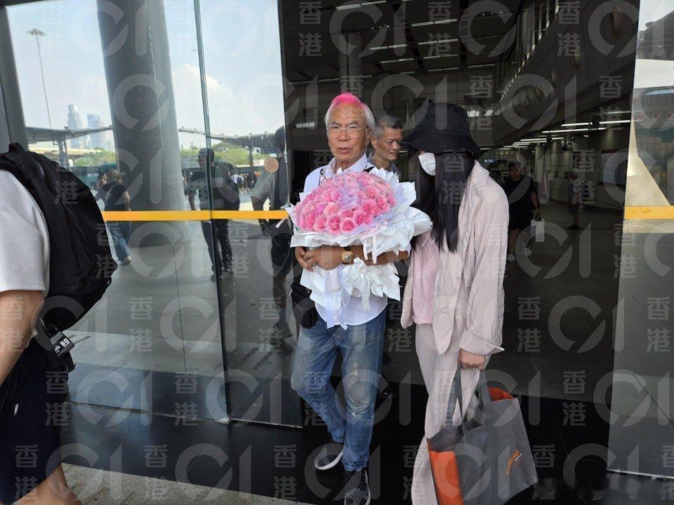 李龍基與未婚妻王青霞的戀情一直備受關注。王青霞因虛假陳述及使用虛假文書被判監25