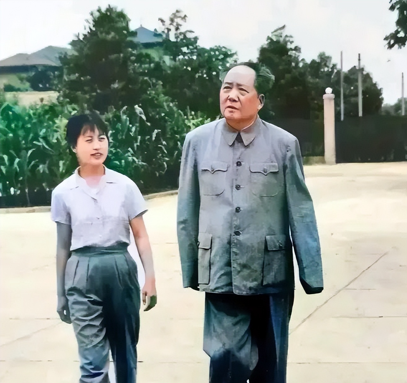 1962年，对印自卫反击战期间，毛主席正在听中印战争的战报，谁料，突然听到印度派