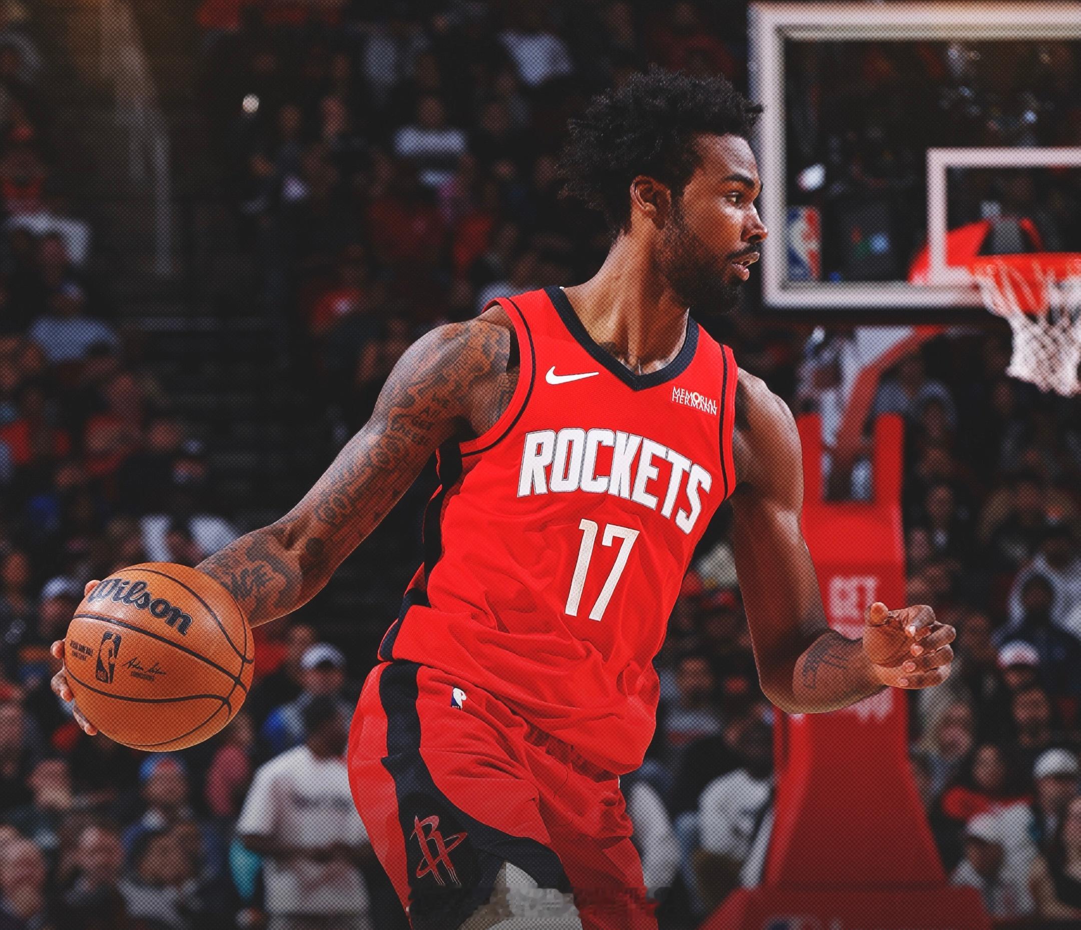 乌度卡表示，伊森即将解除上场时间限制。预计芬尼-史密斯的恢复期会更长，因为他需要