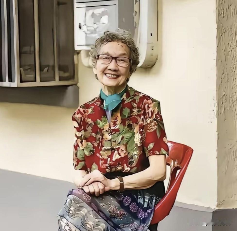 杭州有位老爷子，与癌症抗争了四年，五十多万积蓄烧了个精光，女儿女婿也被外债压得喘
