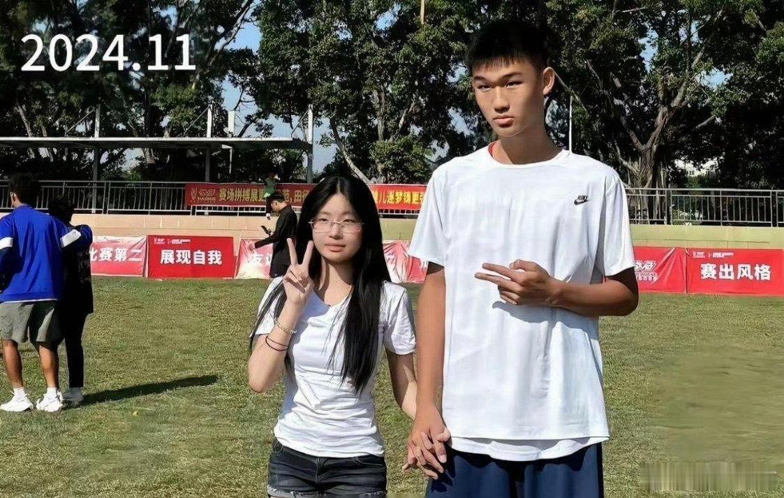 从高中到大学，女朋友渐渐成为了自己攀不上的样子，美成女明星。