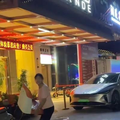 "万万没想到！"6月10日，四川遂宁，一家还没开业的餐馆，因为还在装修，把五百多