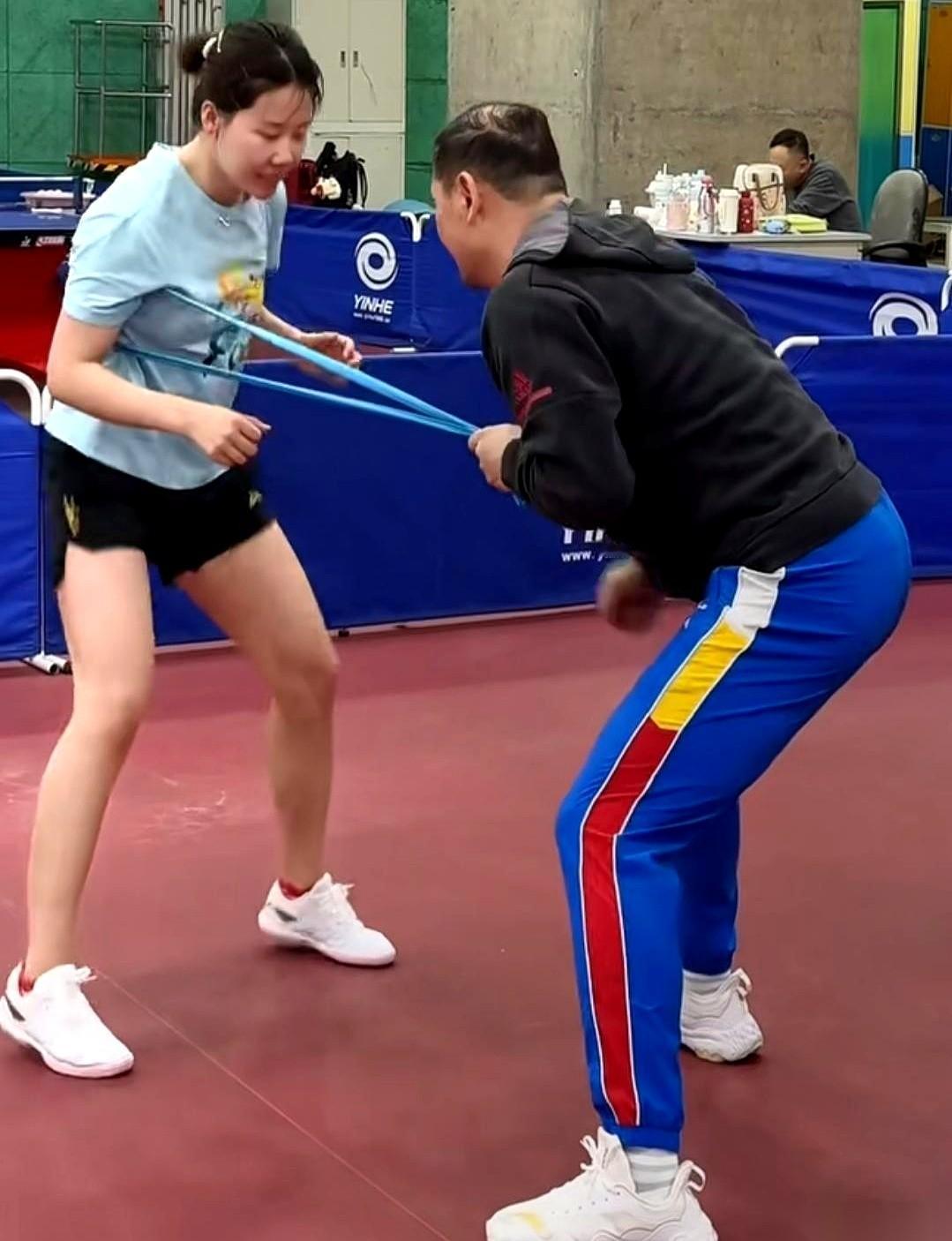 前脚刚在国外一轮游，后脚就一头扎进全运会的训练馆了。这圈子就是这么现实。根本