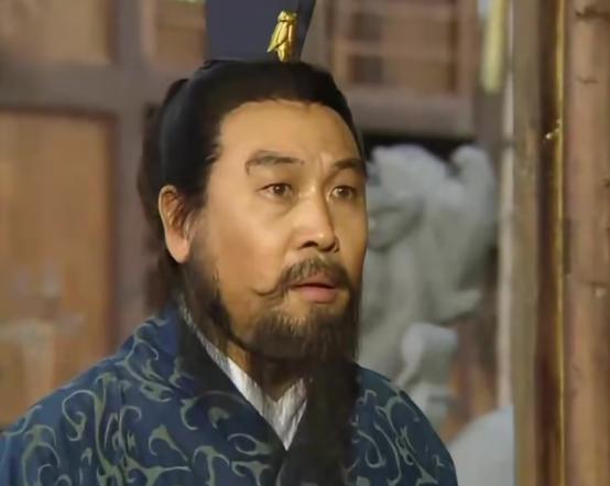 公元199年，曹操俘虏陈宫，在执行死刑前戏谑地问他：“你死后，你的妻子怎么办呢？