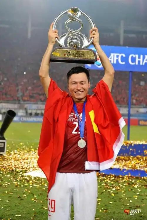 新闻里说，郜林把广州的豪宅卖了，成交价1.29亿，账面上净赚近9000万；可就在