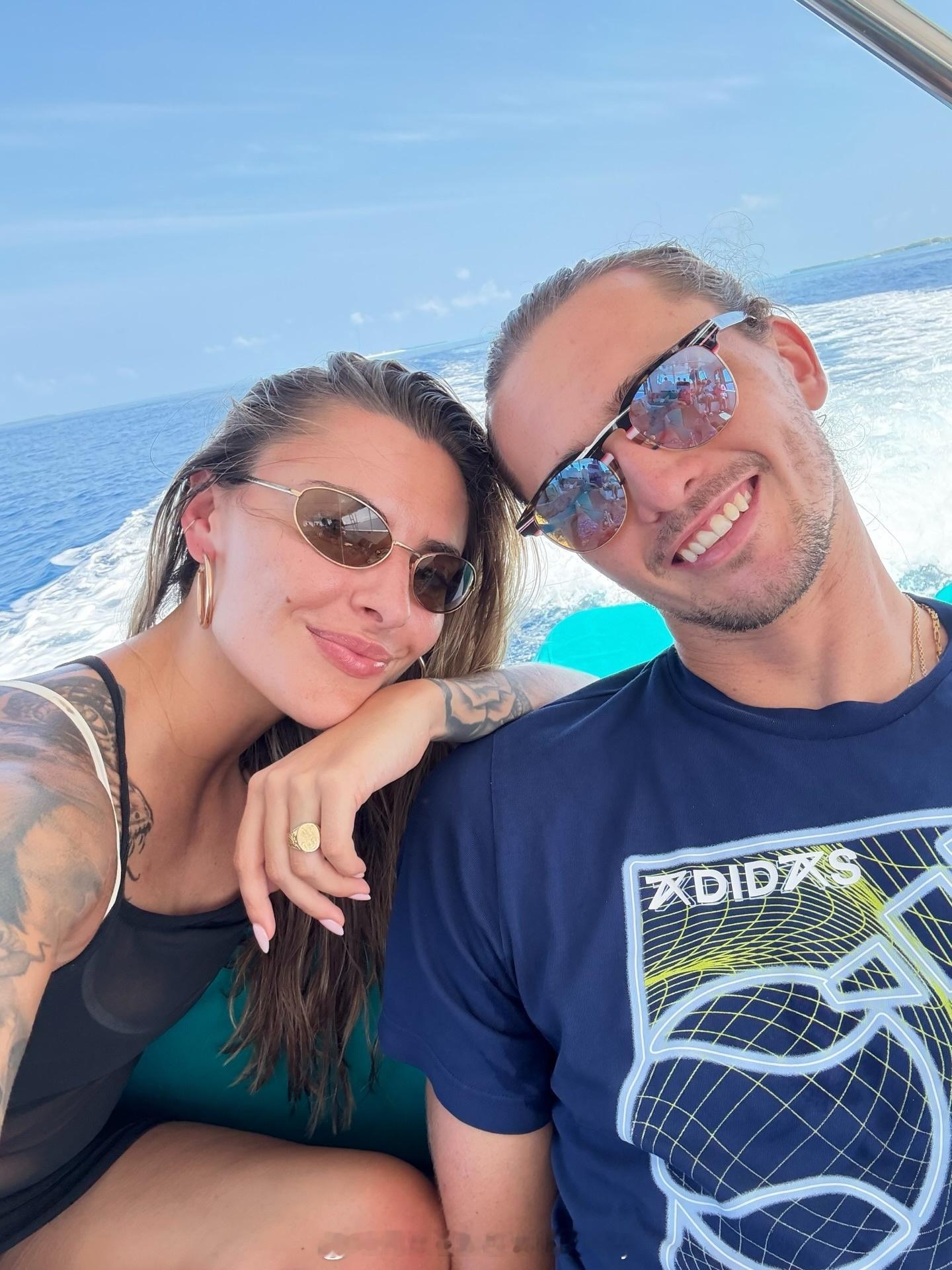 兹维列夫和女友海边度假，甜甜蜜蜜网球talking大会网球