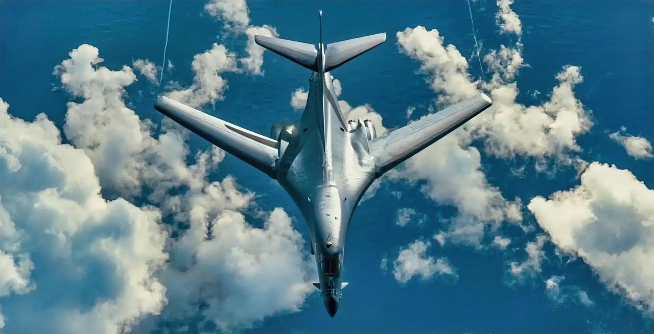 提起美军战略轰炸机，B-1B“枪骑兵”绝对是个让人惊讶的存在。它是冷战后期对抗苏
