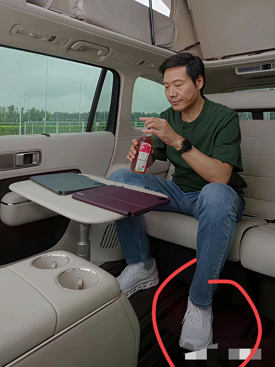 雷总穿的鞋子是什么牌子的？
