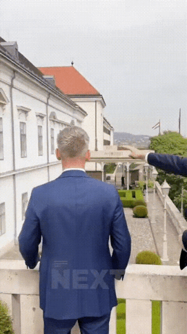 匈牙利上演了一场堪称好莱坞大片的片段。匈牙利竞选成功的新总理马扎尔，在匈牙利