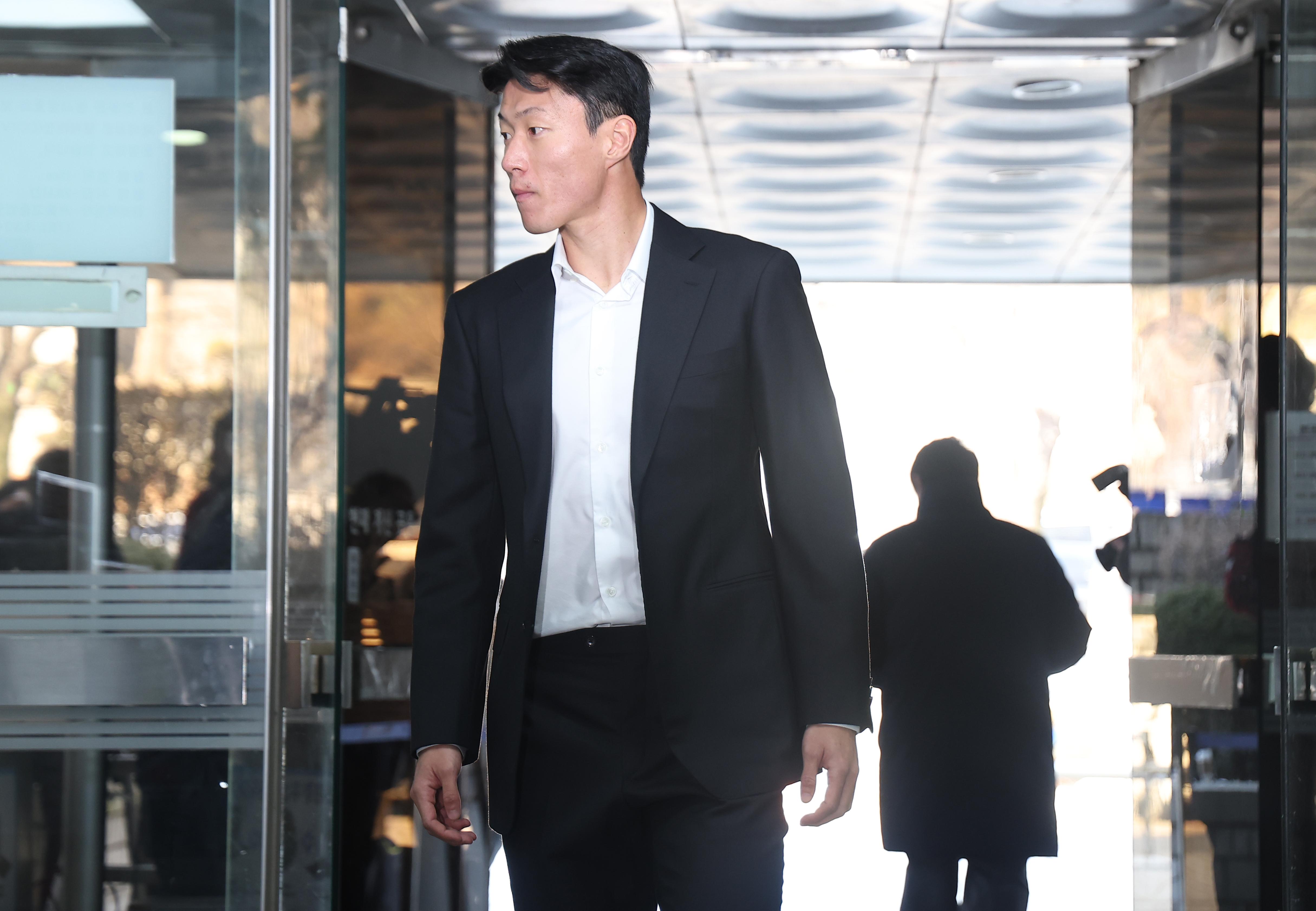 韩足协: 取消黄义助的注册球员身份, 实行“半永久开除”