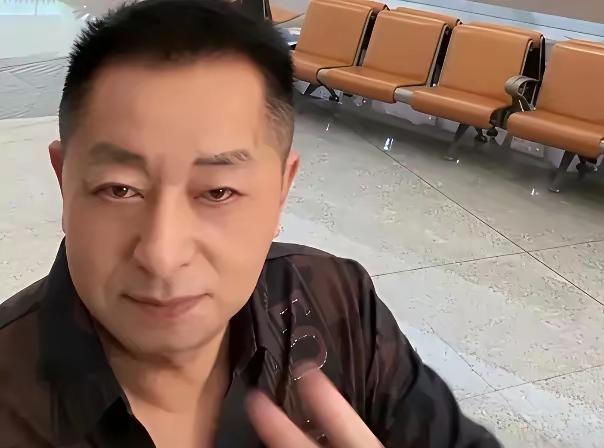 汪大爷要和兰姐一起去湾湾看刚出生的小孙子，这份疼爱藏都藏不住。之前小菲只提到爸