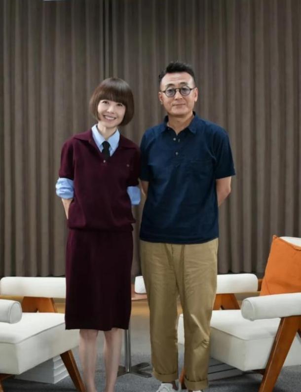 58岁窦文涛做客《陈鲁豫慢聊》节目坦言：镜头后我最怕的，是老了没人给我递杯热乎水